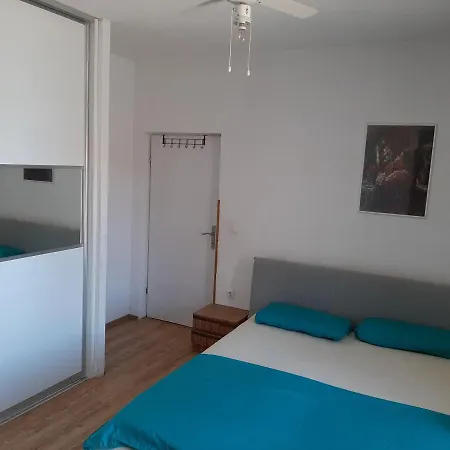 Uz Apartman *